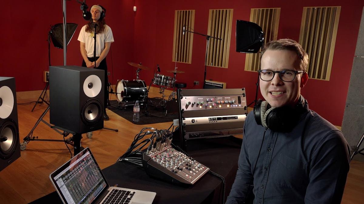 Zur Ansicht: https://www.youtube.com/watch?v=LVz1_CSG7Yg